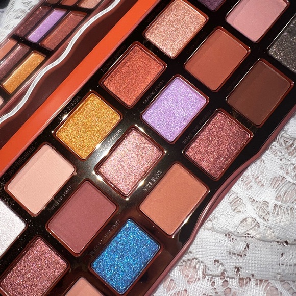 TOO FACED Better Than Chocolate Eyeshadow Palette - Picture 3 of 5